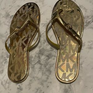 Michael Kors Emory Buckle Flat Thong Sandal Gold sz 9